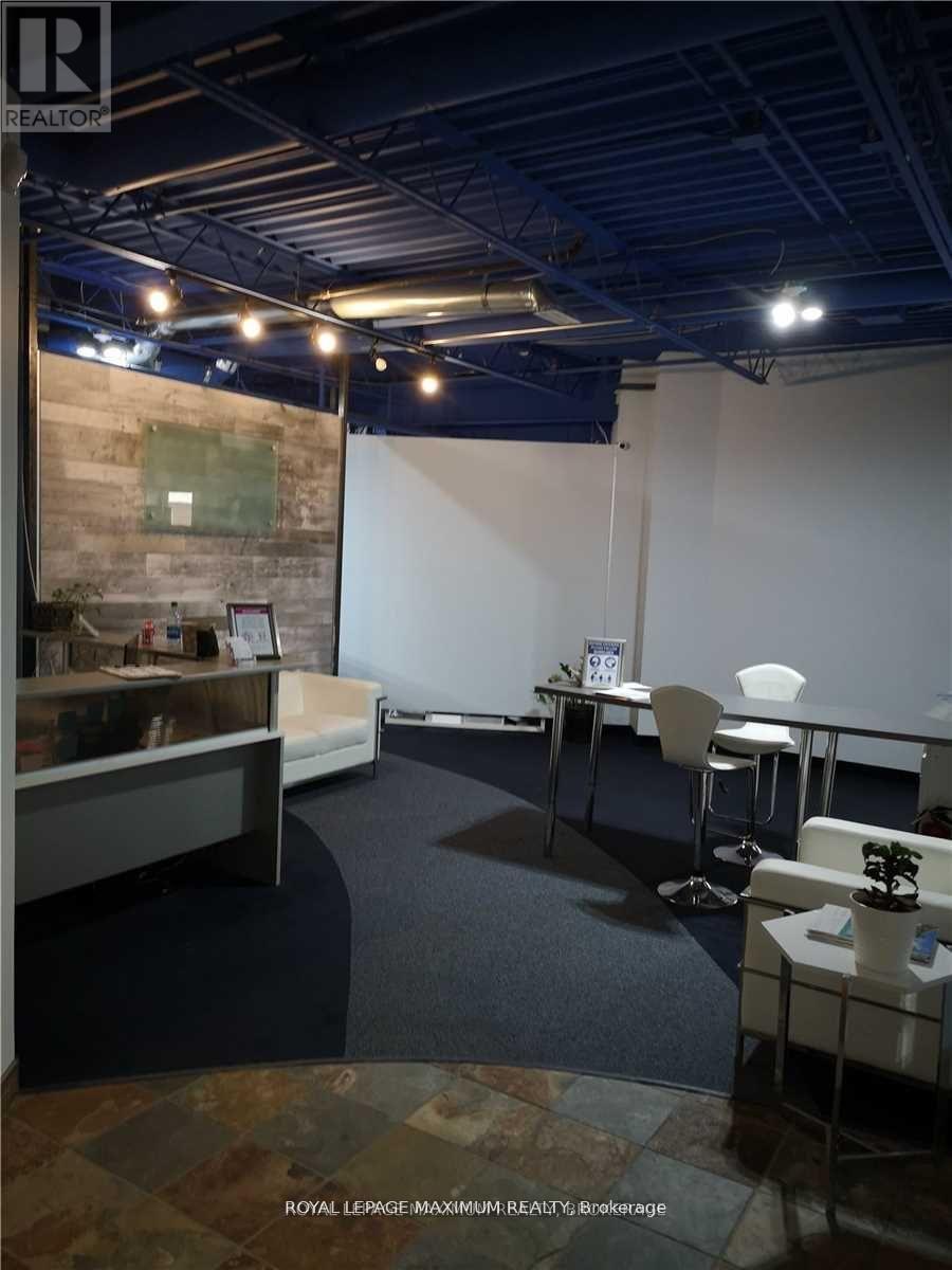 












12A - 644 MILLWAY AVENUE

,
Vaughan,




Ontario
L4K4H4

