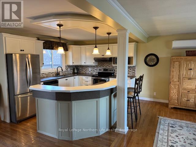 












58 CHATEAU TERRACE

,
West Nipissing (Sturgeon Falls),




Ontario
P2B1X6

