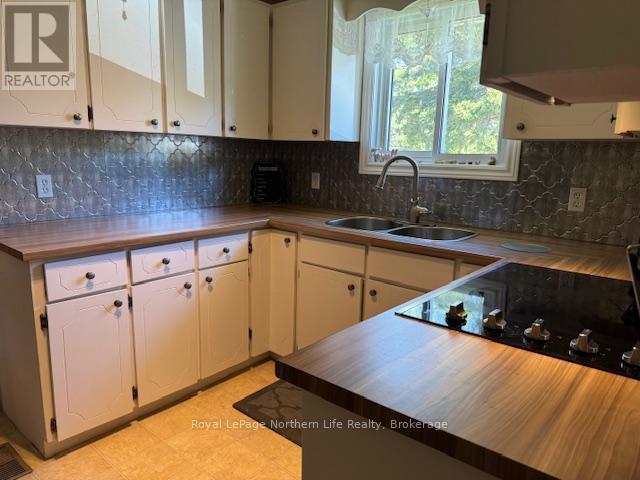 












1054 EVANSVILLE DRIVE

,
West Nipissing (Sturgeon Falls),




Ontario
P2B2K4


