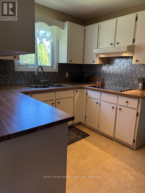 












1054 EVANSVILLE DRIVE

,
West Nipissing (Sturgeon Falls),




Ontario
P2B2K4

