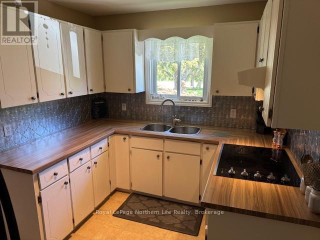 












1054 EVANSVILLE DRIVE

,
West Nipissing (Sturgeon Falls),




Ontario
P2B2K4

