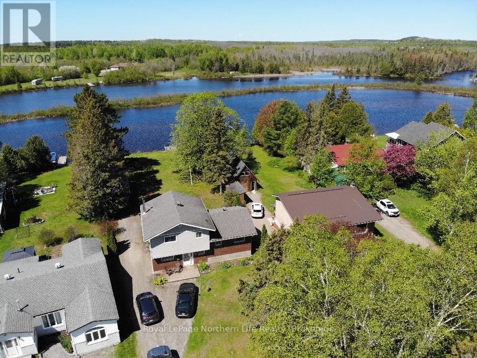 












1054 EVANSVILLE DRIVE

,
West Nipissing (Sturgeon Falls),




Ontario
P2B2K4

