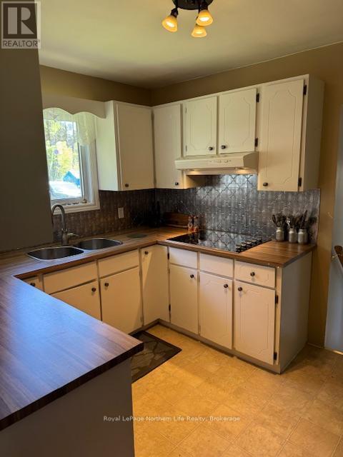 












1054 EVANSVILLE DRIVE

,
West Nipissing (Sturgeon Falls),




Ontario
P2B2K4

