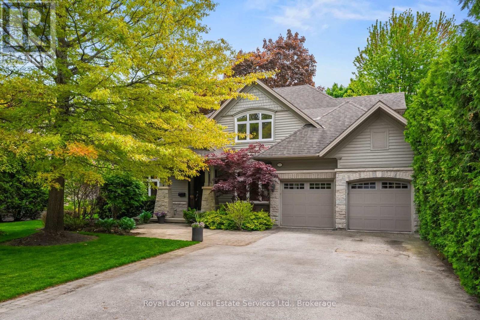 












370 CHRISTINA DRIVE

,
Oakville (SW Southwest),




Ontario
L6K1H6


