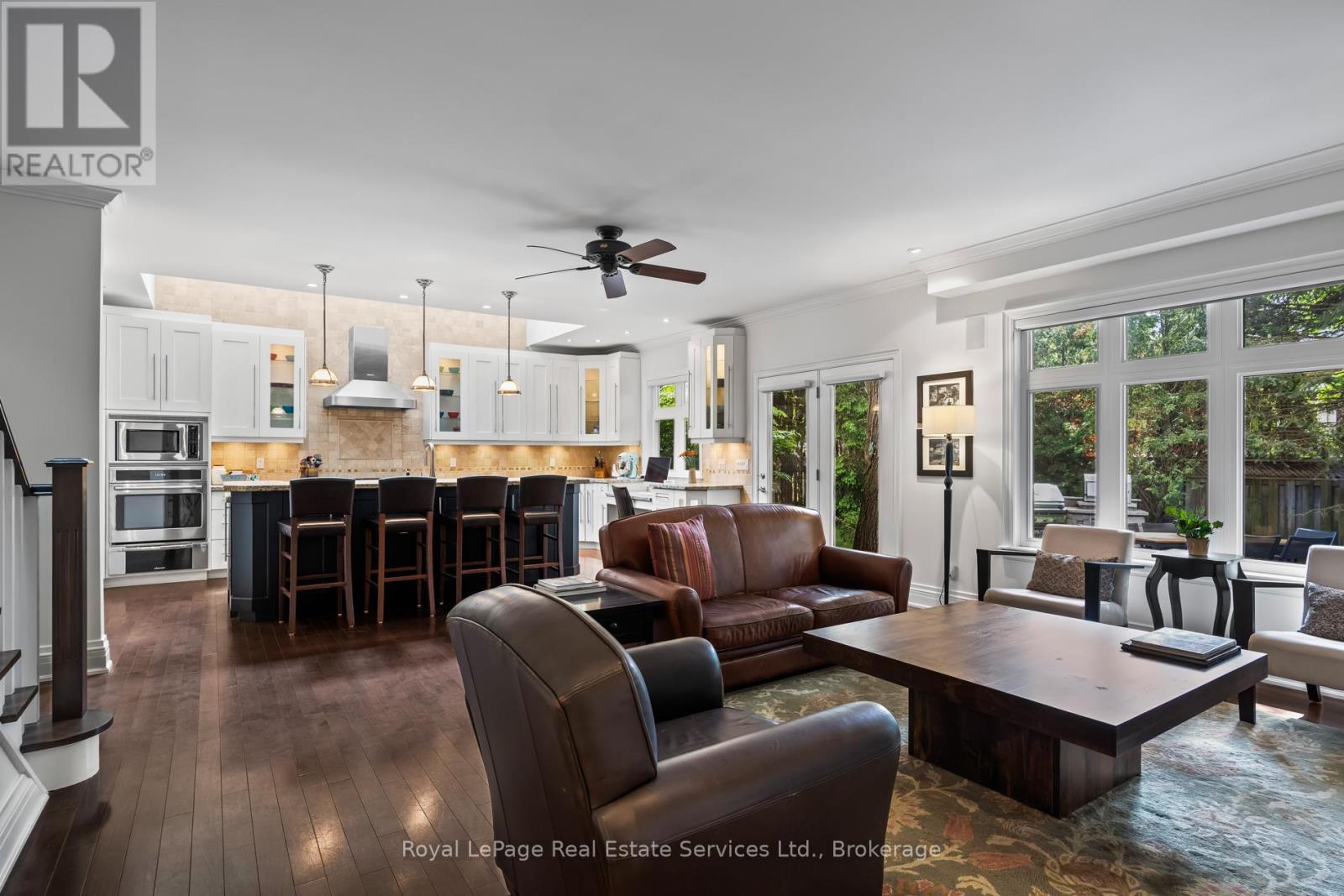 












370 CHRISTINA DRIVE

,
Oakville (SW Southwest),




Ontario
L6K1H6

