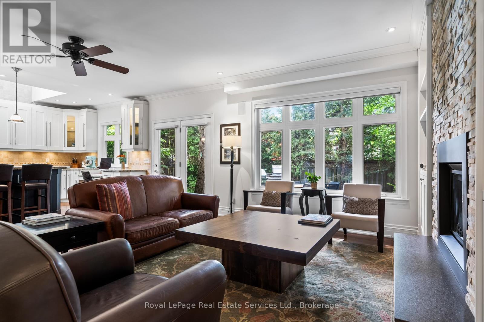 












370 CHRISTINA DRIVE

,
Oakville (SW Southwest),




Ontario
L6K1H6

