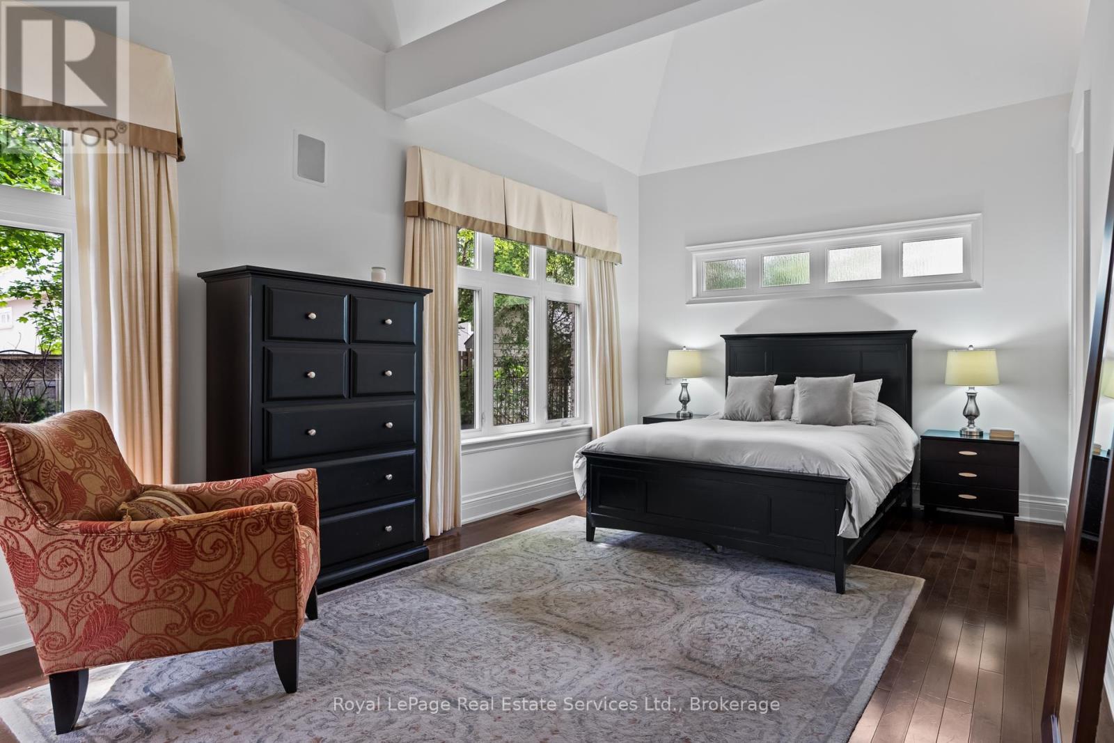 












370 CHRISTINA DRIVE

,
Oakville (SW Southwest),




Ontario
L6K1H6


