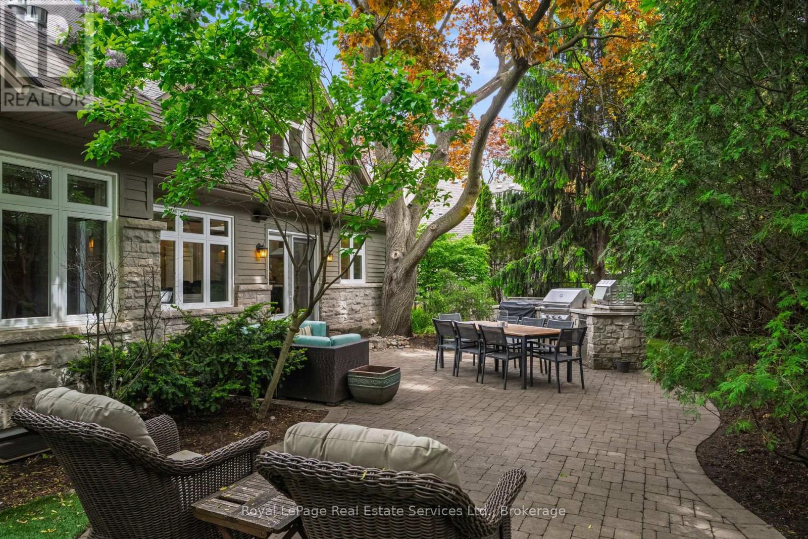 












370 CHRISTINA DRIVE

,
Oakville (SW Southwest),




Ontario
L6K1H6

