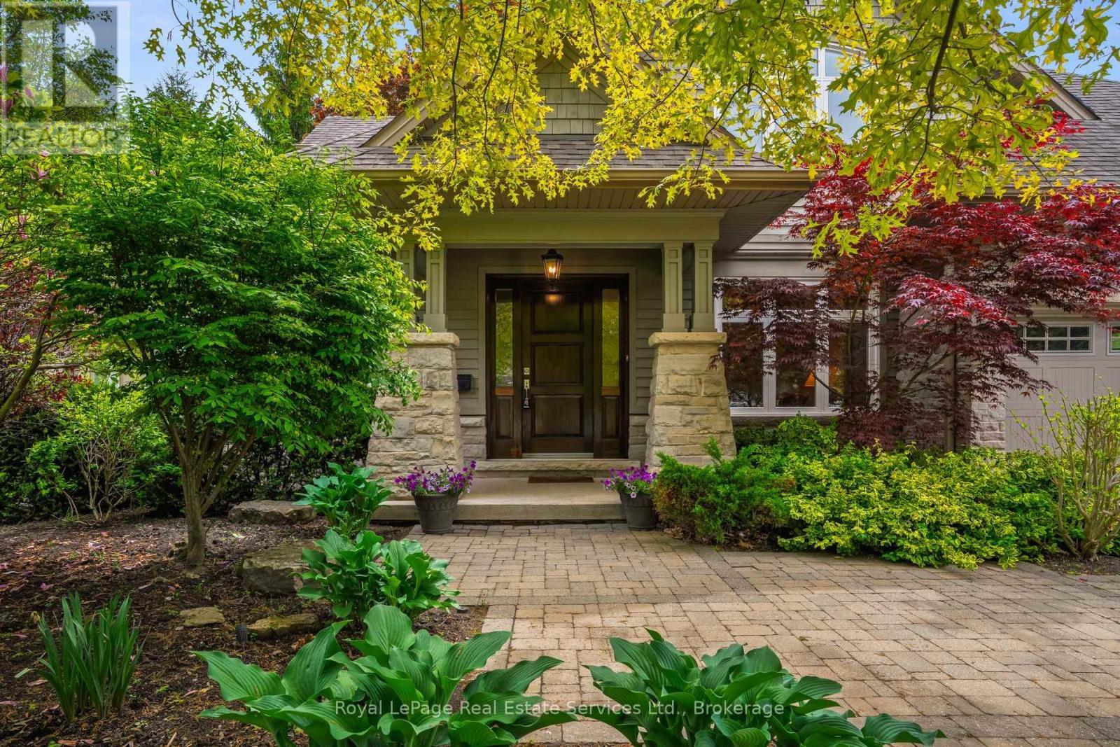 












370 CHRISTINA DRIVE

,
Oakville (SW Southwest),




Ontario
L6K1H6

