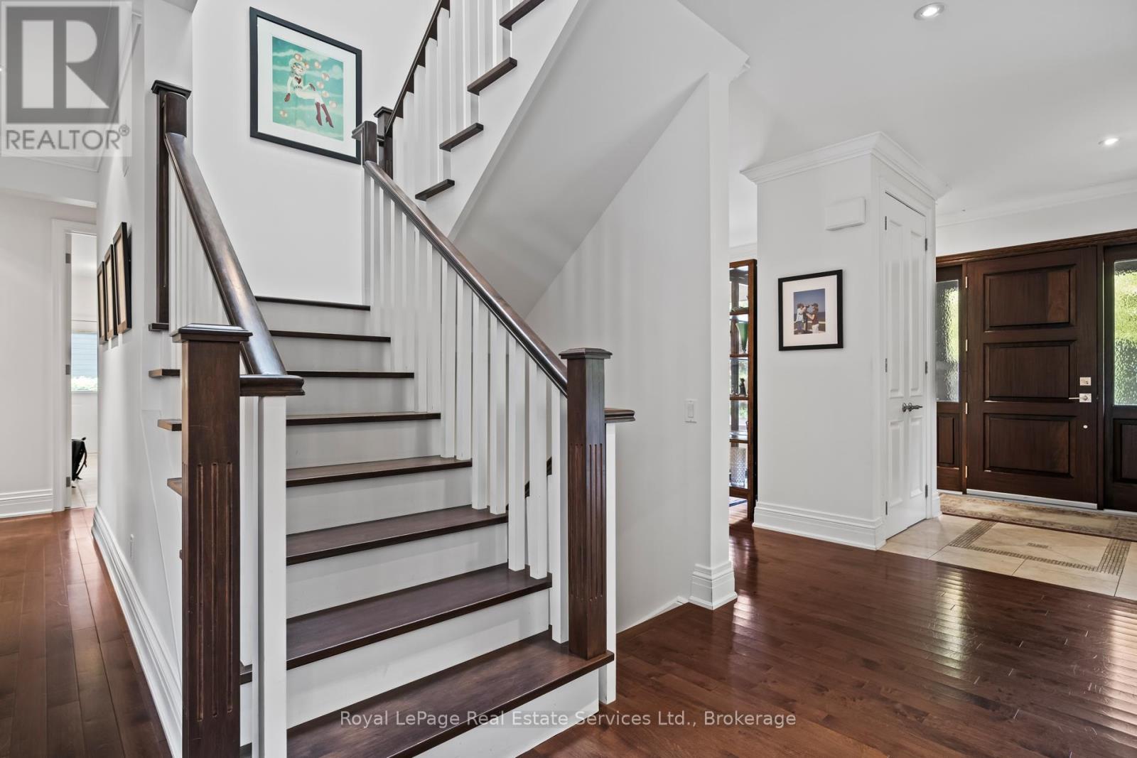 












370 CHRISTINA DRIVE

,
Oakville (SW Southwest),




Ontario
L6K1H6

