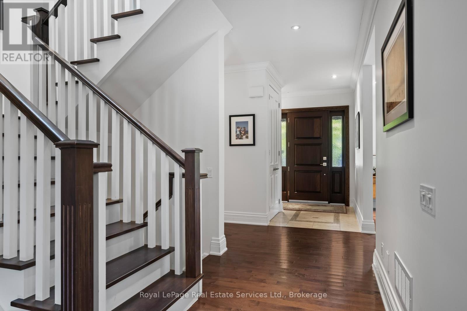 












370 CHRISTINA DRIVE

,
Oakville (SW Southwest),




Ontario
L6K1H6

