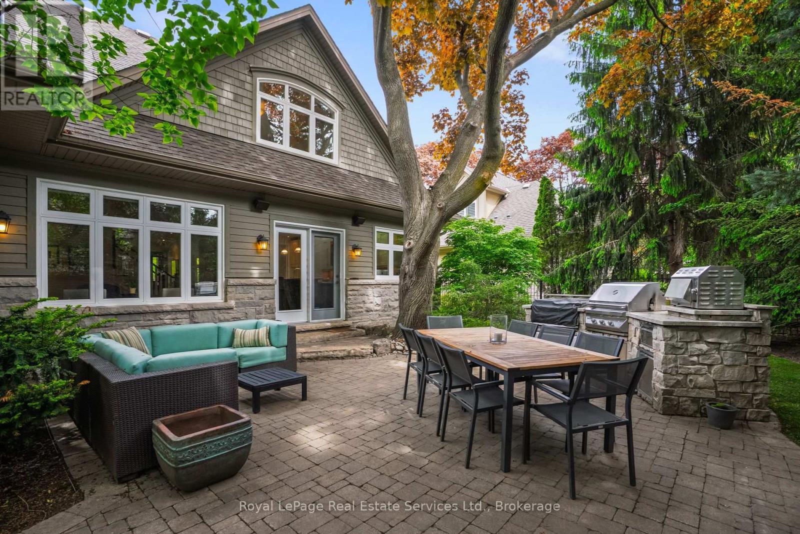 












370 CHRISTINA DRIVE

,
Oakville (SW Southwest),




Ontario
L6K1H6

