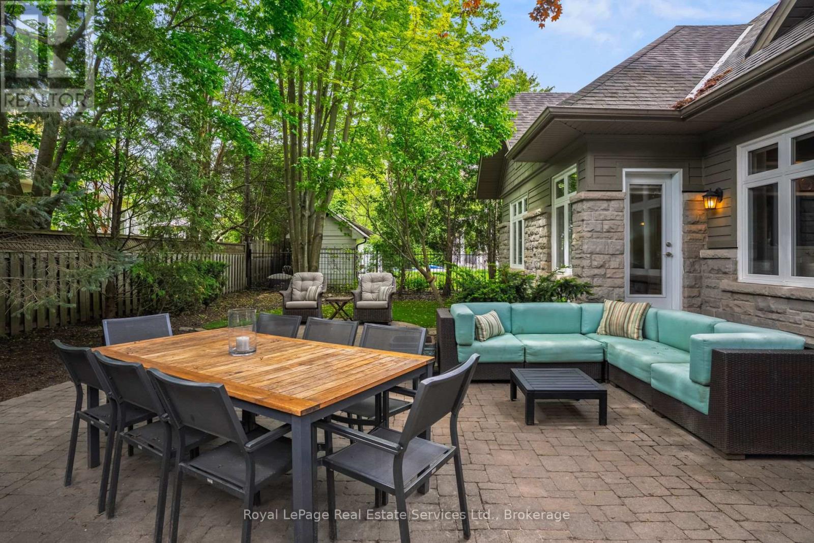 












370 CHRISTINA DRIVE

,
Oakville (SW Southwest),




Ontario
L6K1H6

