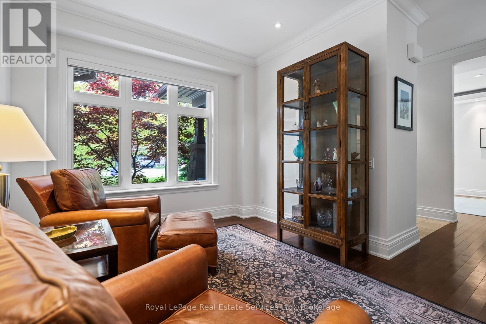 












370 CHRISTINA DRIVE

,
Oakville (SW Southwest),




Ontario
L6K1H6

