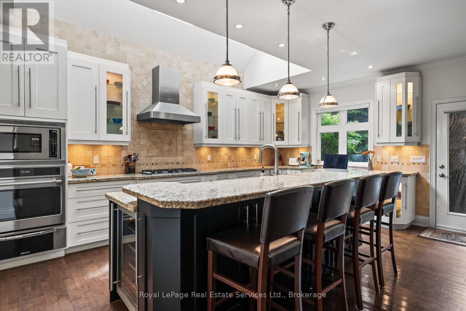 












370 CHRISTINA DRIVE

,
Oakville (SW Southwest),




Ontario
L6K1H6

