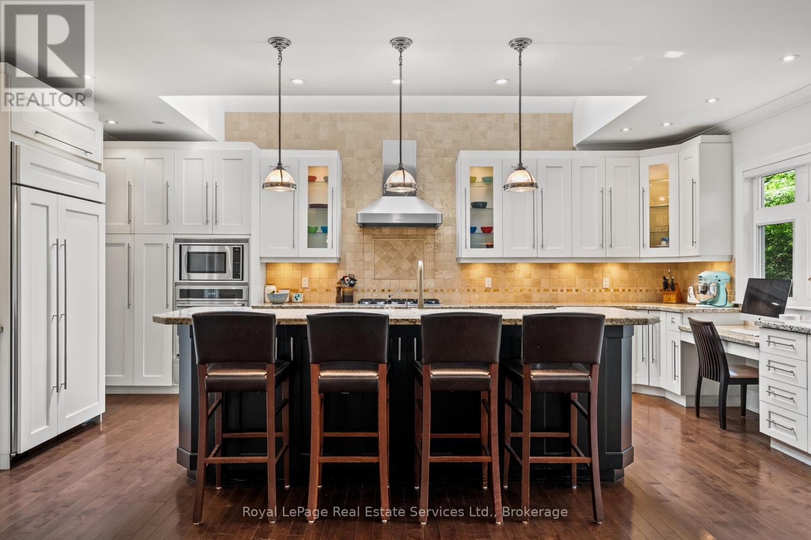 












370 CHRISTINA DRIVE

,
Oakville (SW Southwest),




Ontario
L6K1H6

