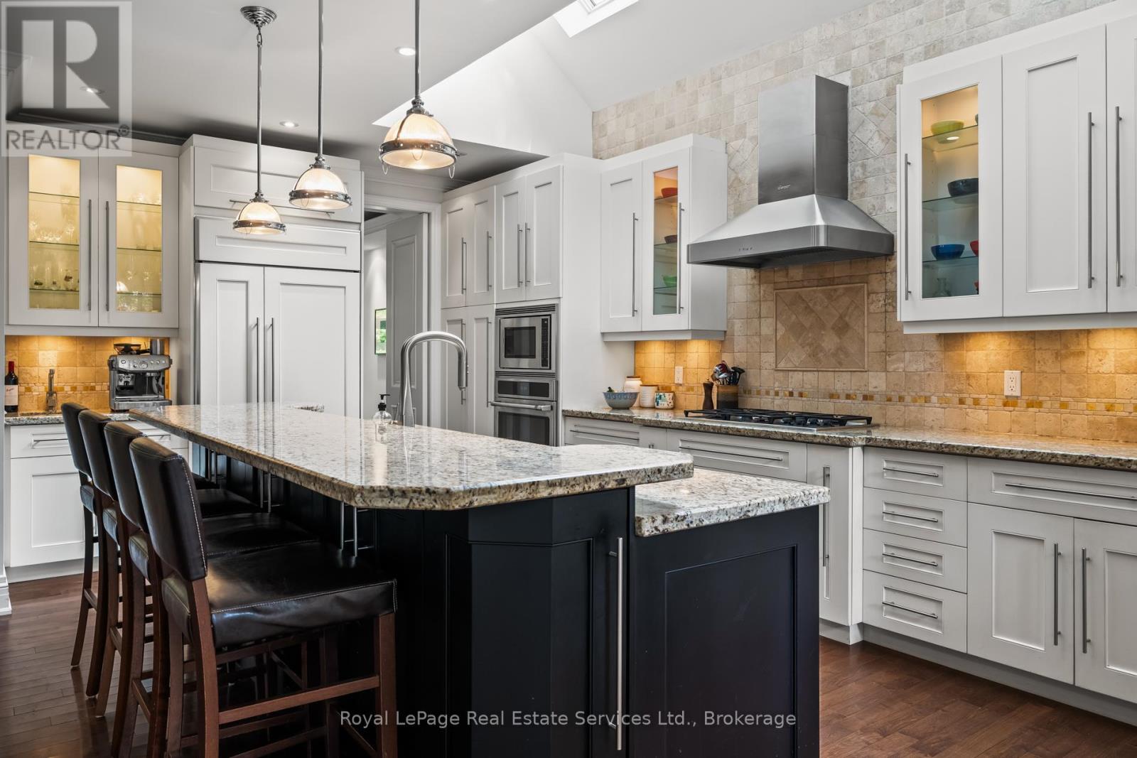 












370 CHRISTINA DRIVE

,
Oakville (SW Southwest),




Ontario
L6K1H6

