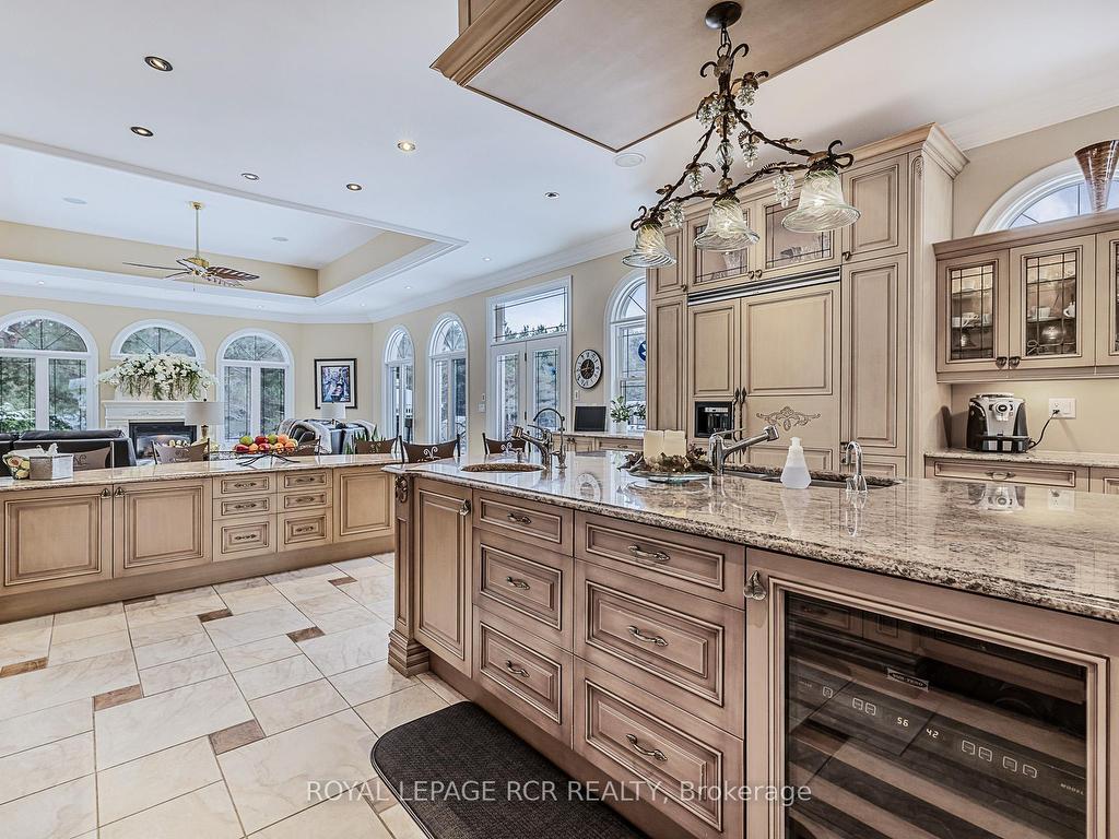 









7


Sugarbush

Lane,
Uxbridge,




ON
L9P 2A1

