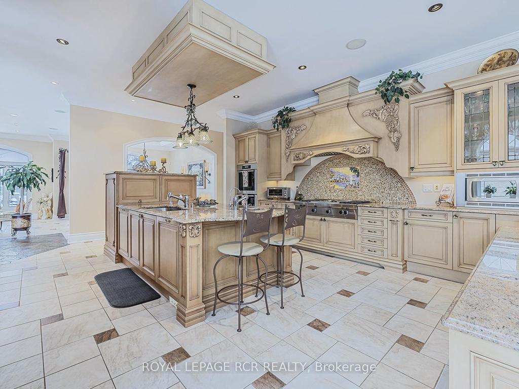 









7


Sugarbush

Lane,
Uxbridge,




ON
L9P 2A1

