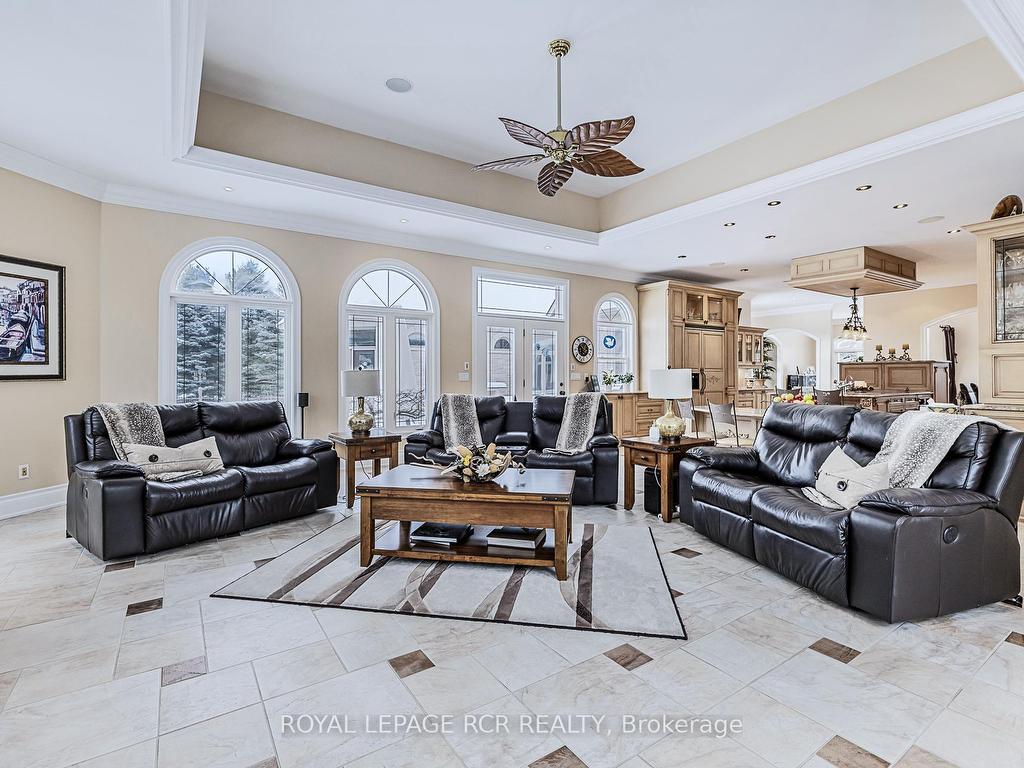 









7


Sugarbush

Lane,
Uxbridge,




ON
L9P 2A1

