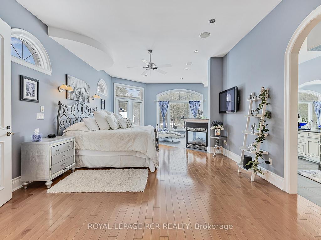 









7


Sugarbush

Lane,
Uxbridge,




ON
L9P 2A1

