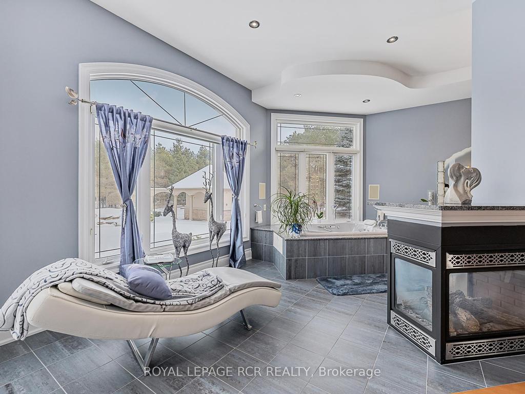 









7


Sugarbush

Lane,
Uxbridge,




ON
L9P 2A1

