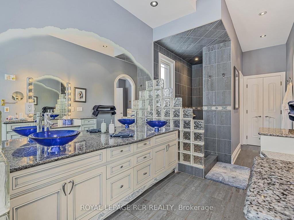 









7


Sugarbush

Lane,
Uxbridge,




ON
L9P 2A1

