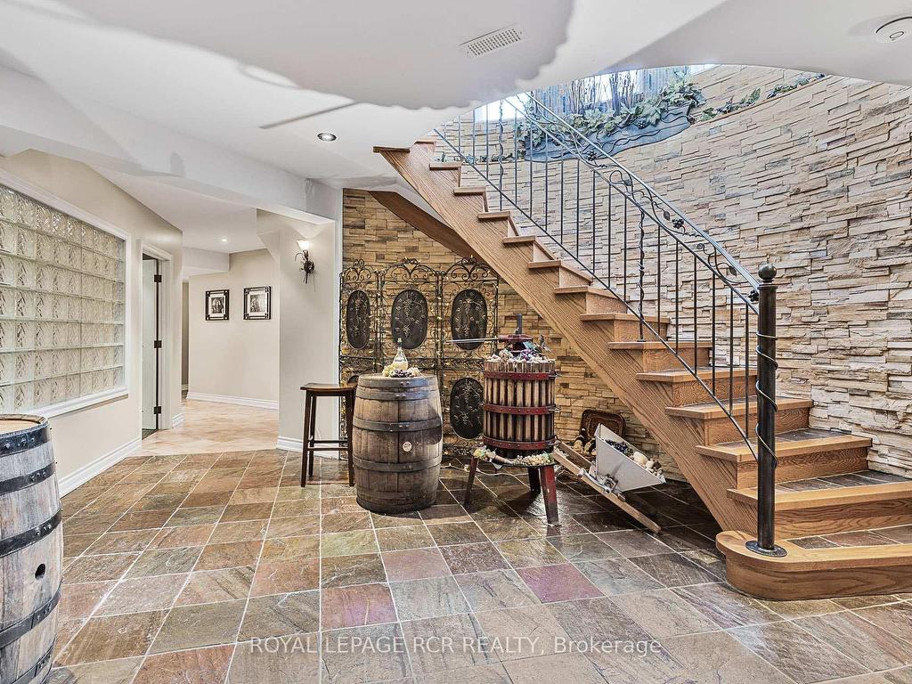 









7


Sugarbush

Lane,
Uxbridge,




ON
L9P 2A1

