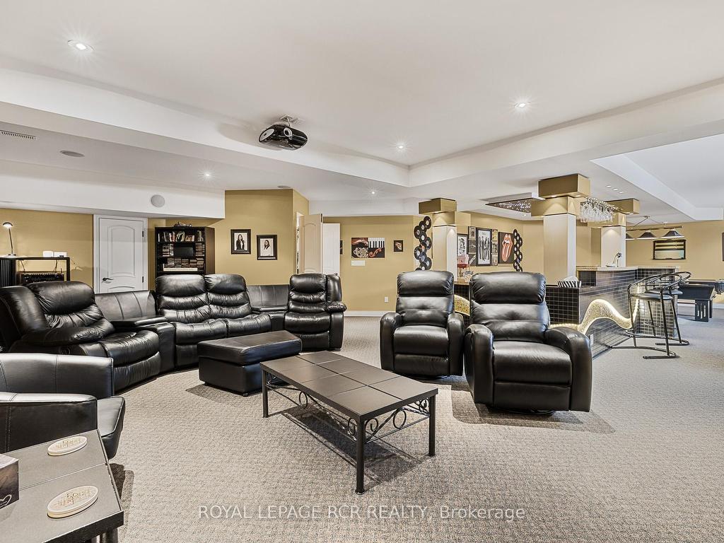 









7


Sugarbush

Lane,
Uxbridge,




ON
L9P 2A1

