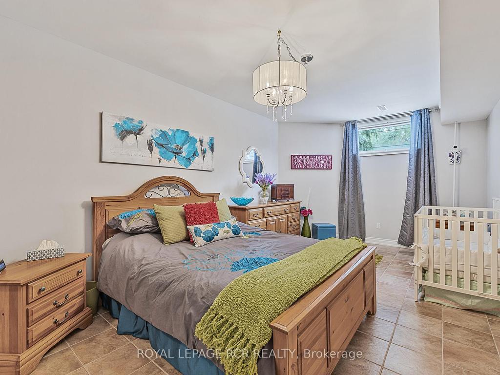 









7


Sugarbush

Lane,
Uxbridge,




ON
L9P 2A1

