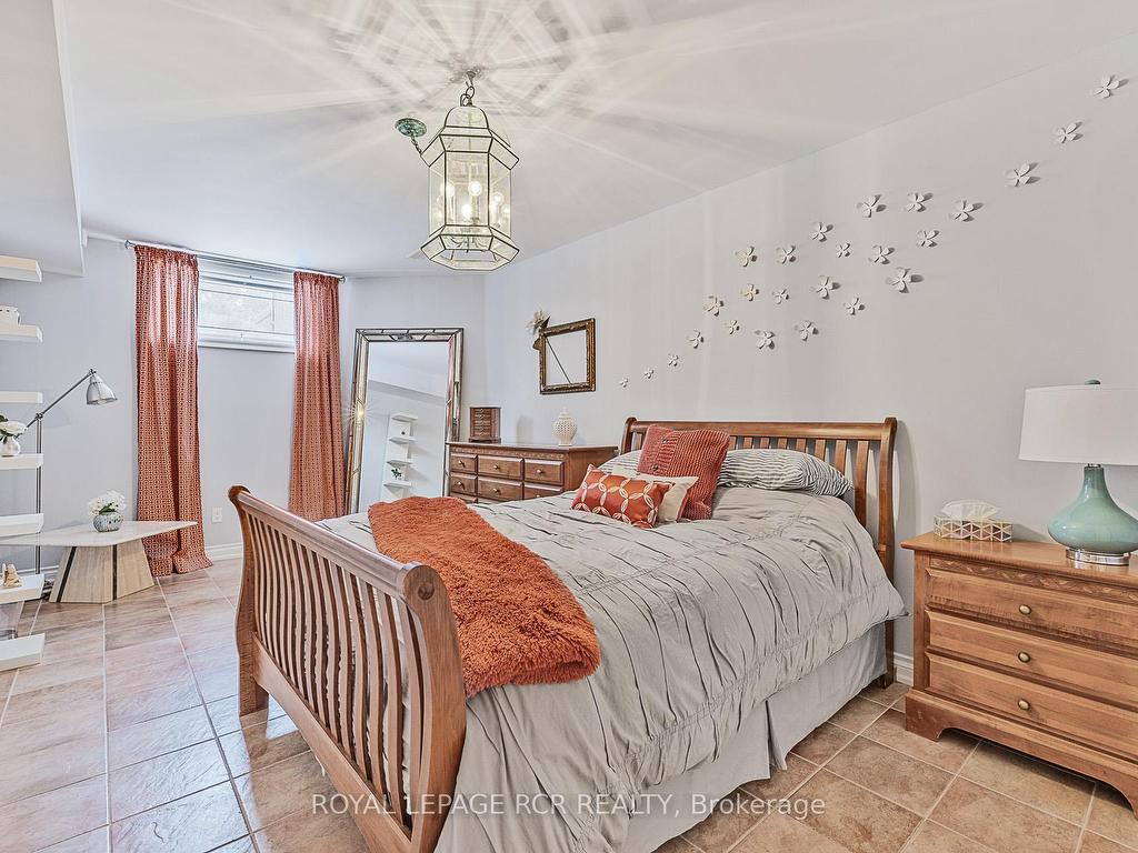 









7


Sugarbush

Lane,
Uxbridge,




ON
L9P 2A1

