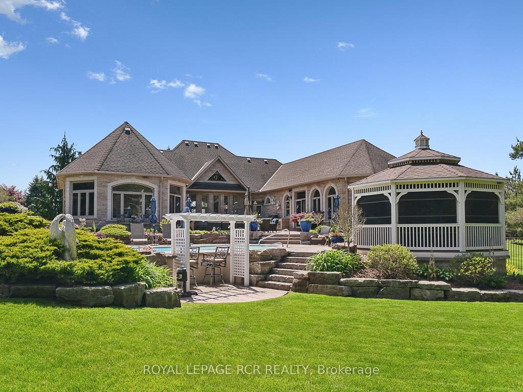 









7


Sugarbush

Lane,
Uxbridge,




ON
L9P 2A1

