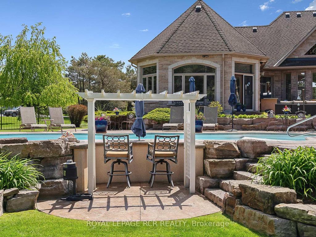 









7


Sugarbush

Lane,
Uxbridge,




ON
L9P 2A1

