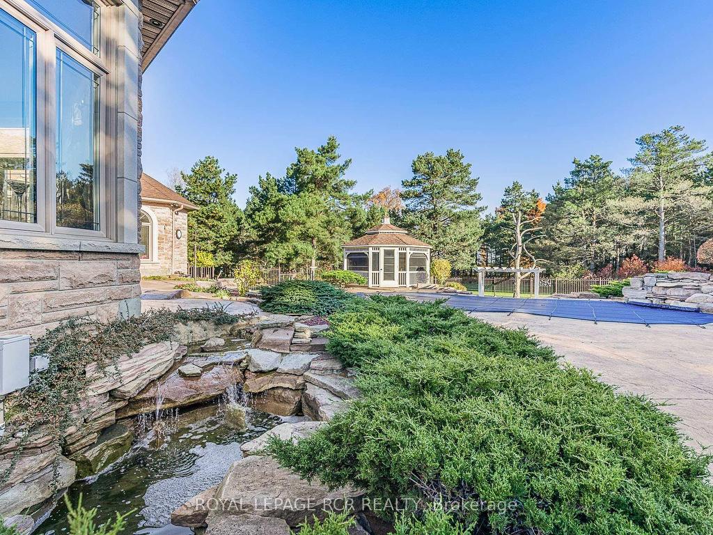 









7


Sugarbush

Lane,
Uxbridge,




ON
L9P 2A1

