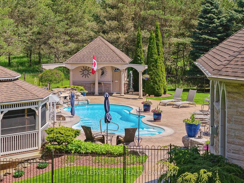 









7


Sugarbush

Lane,
Uxbridge,




ON
L9P 2A1

