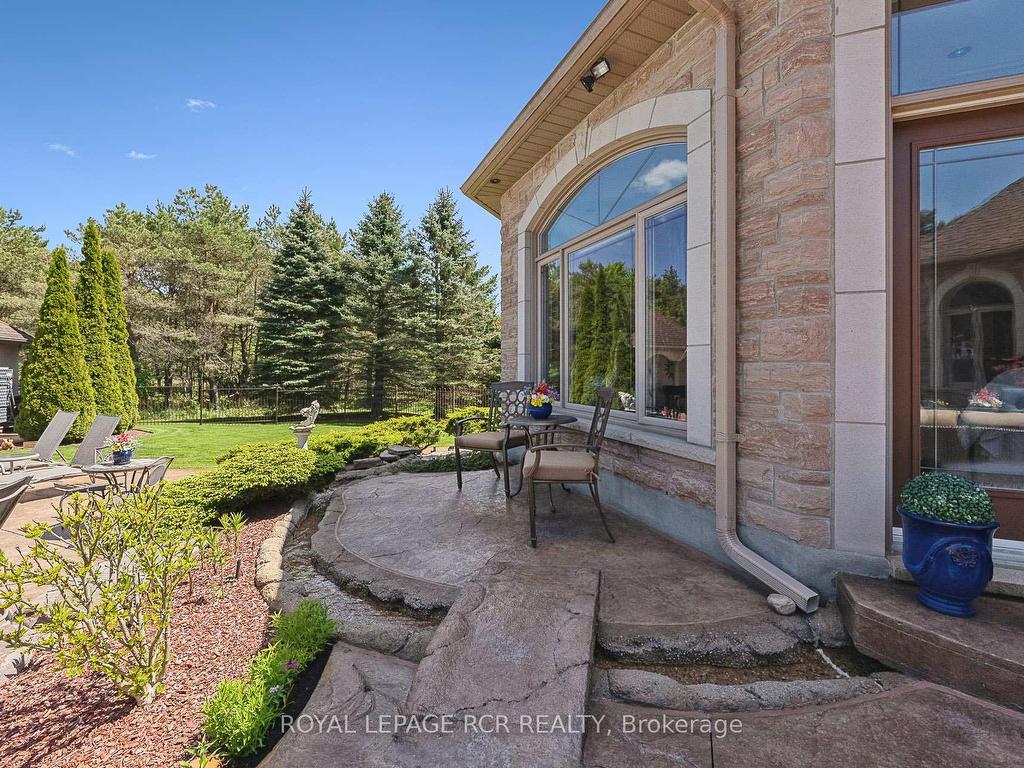 









7


Sugarbush

Lane,
Uxbridge,




ON
L9P 2A1


