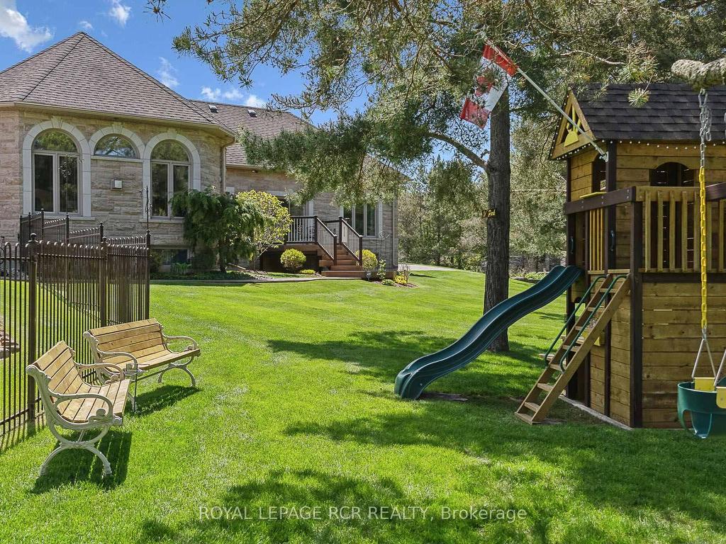 









7


Sugarbush

Lane,
Uxbridge,




ON
L9P 2A1

