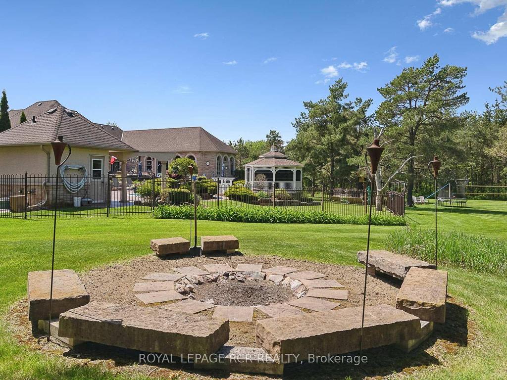 









7


Sugarbush

Lane,
Uxbridge,




ON
L9P 2A1

