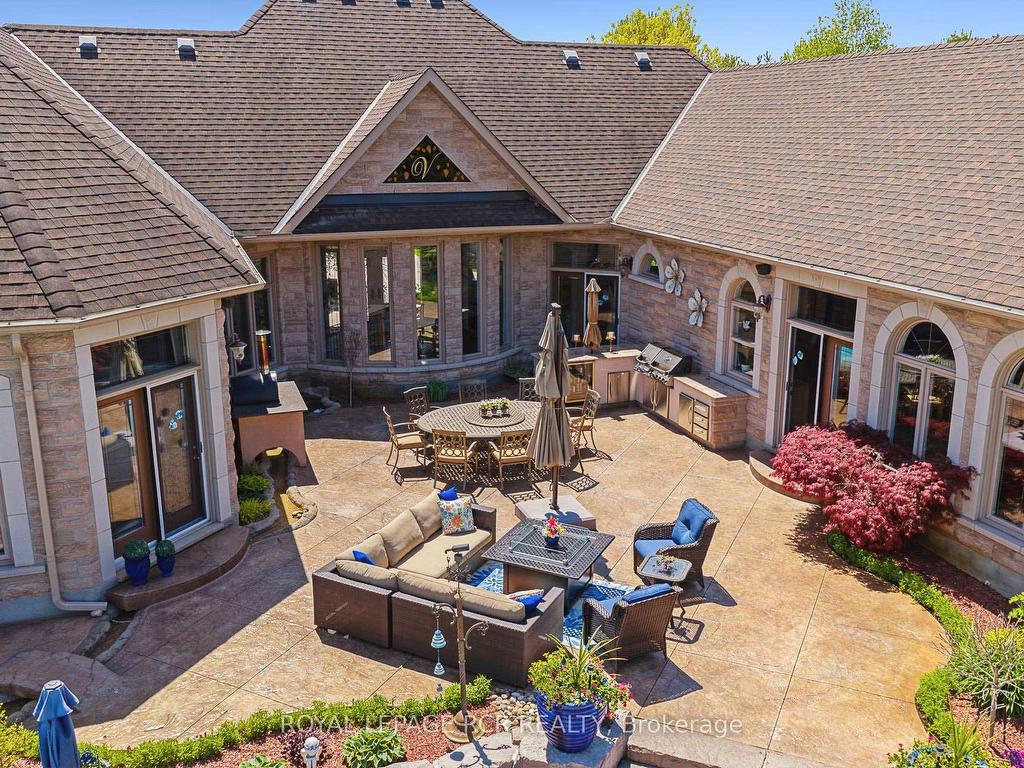 









7


Sugarbush

Lane,
Uxbridge,




ON
L9P 2A1

