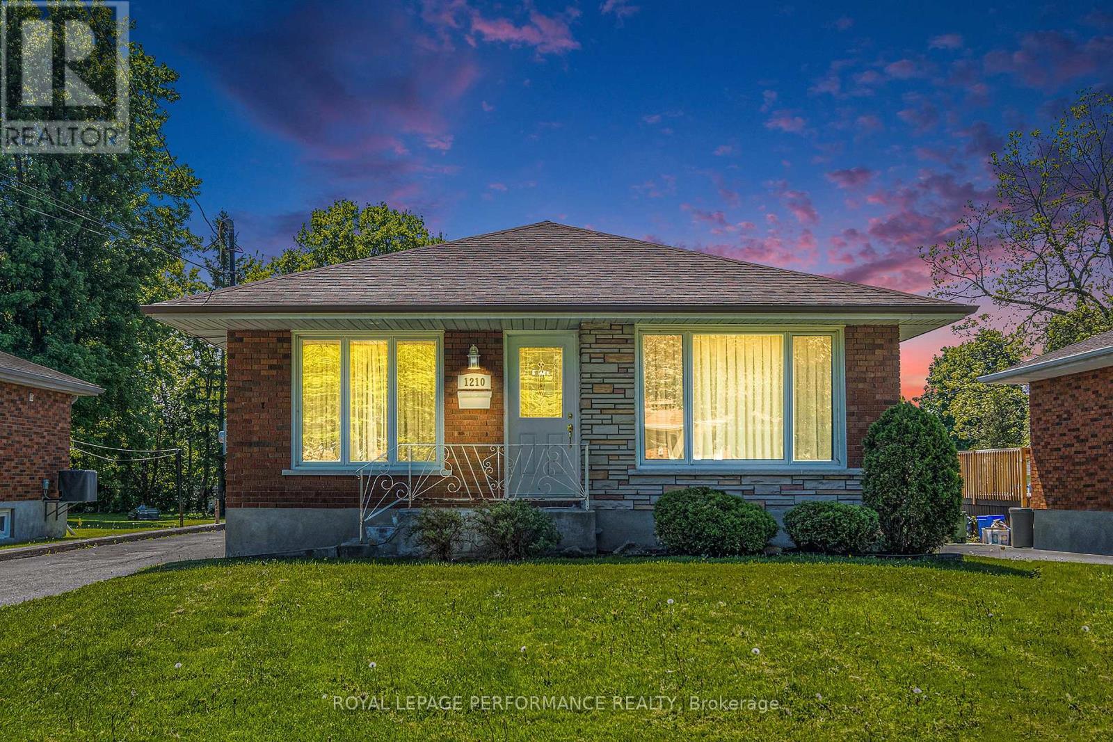 












1210 QUEEN STREET

,
Cornwall,




Ontario
K6J1P8

