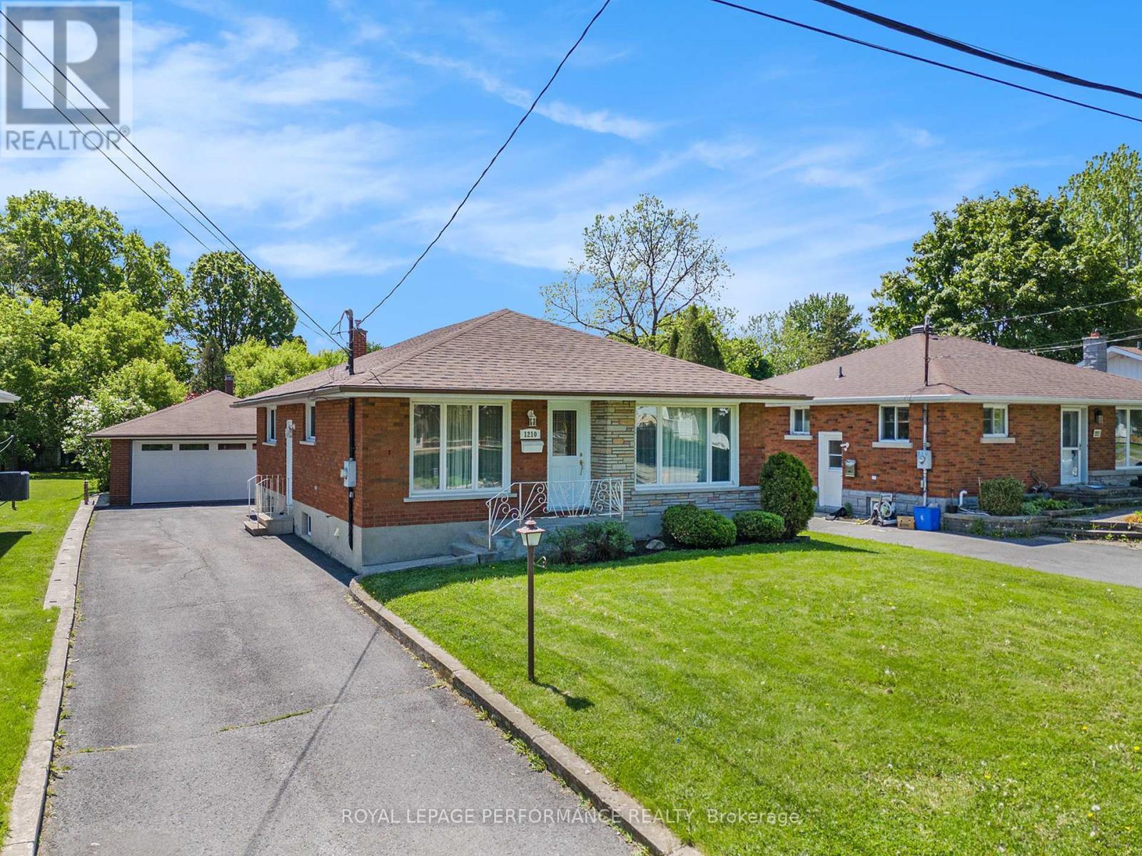 












1210 QUEEN STREET

,
Cornwall,




Ontario
K6J1P8

