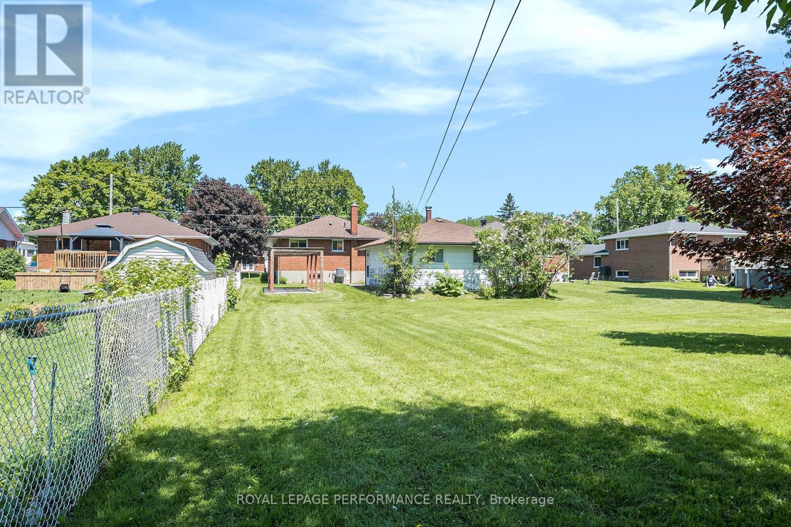 












1210 QUEEN STREET

,
Cornwall,




Ontario
K6J1P8

