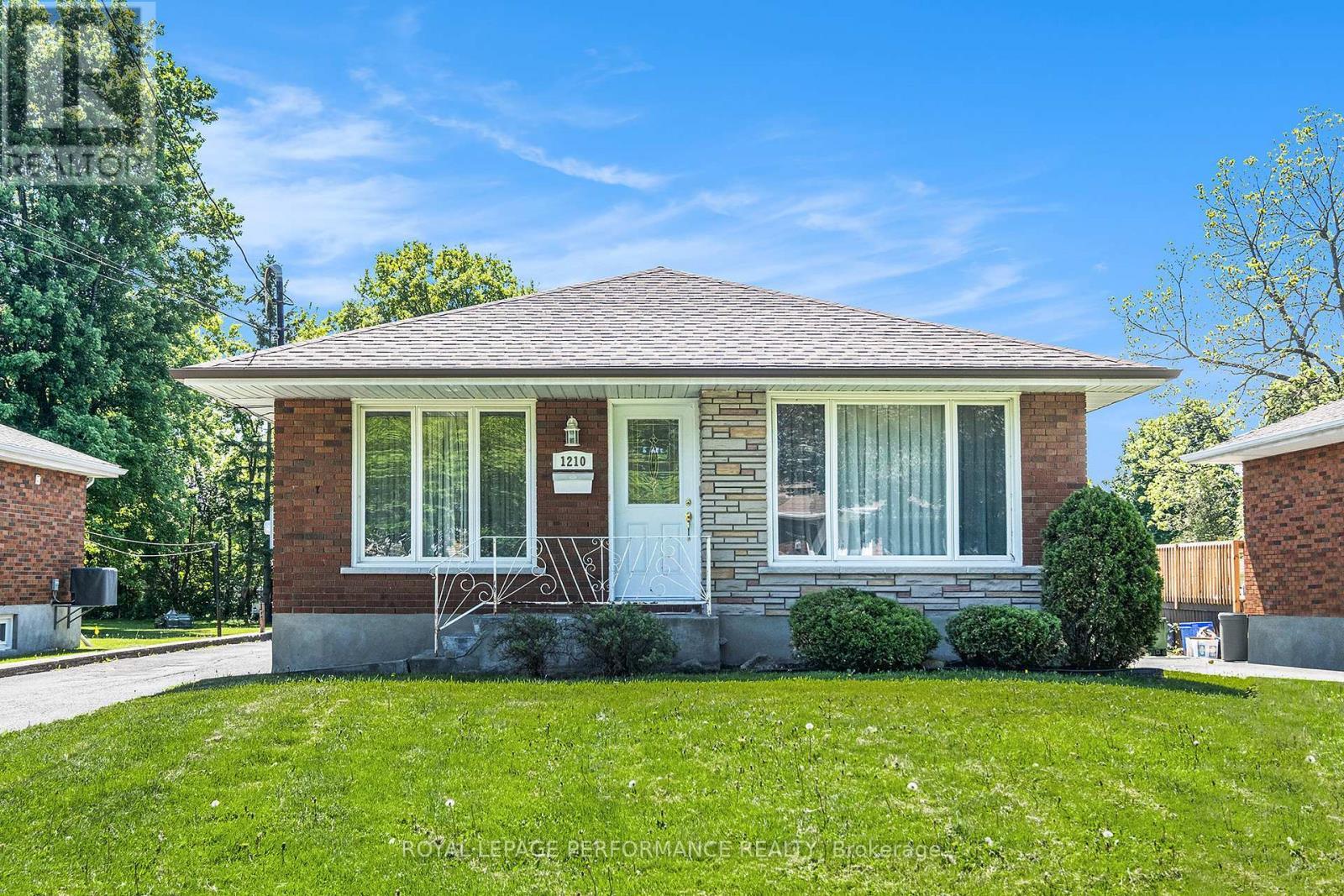 












1210 QUEEN STREET

,
Cornwall,




Ontario
K6J1P8


