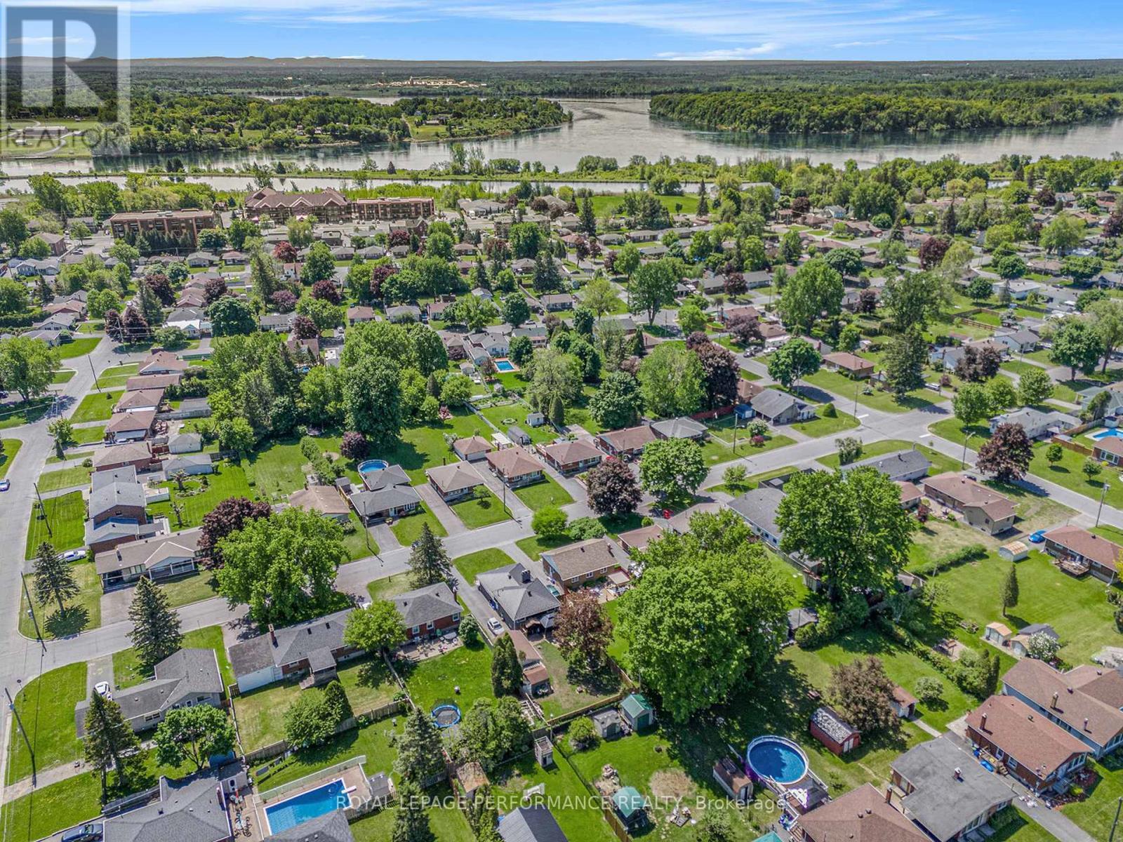 












1210 QUEEN STREET

,
Cornwall,




Ontario
K6J1P8

