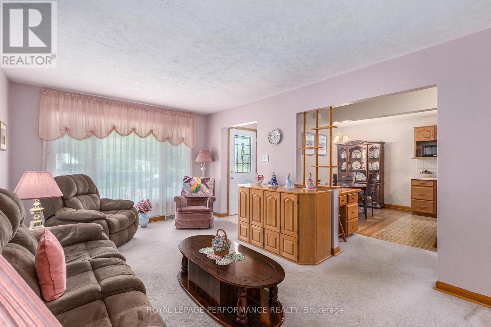 












1210 QUEEN STREET

,
Cornwall,




Ontario
K6J1P8

