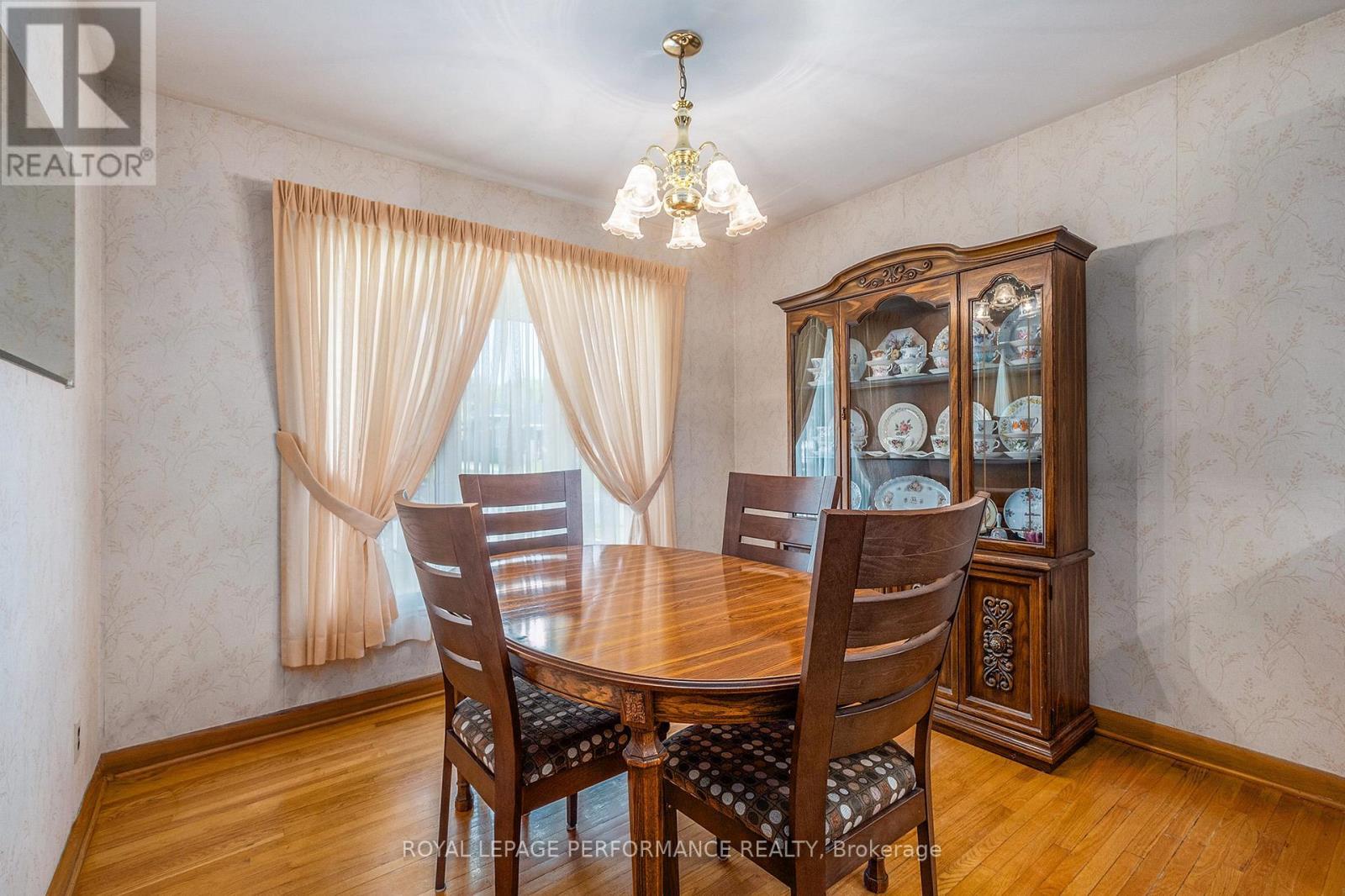












1210 QUEEN STREET

,
Cornwall,




Ontario
K6J1P8

