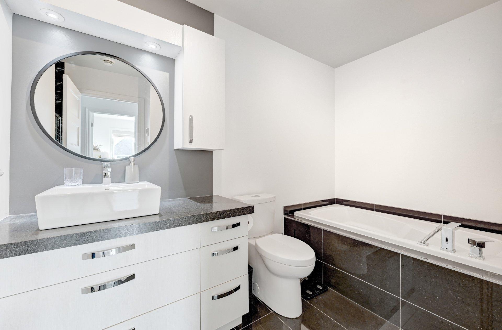 









317


Rue Ste-Catherine

, 404,
Saint-Constant,




QC
J5A0G1

