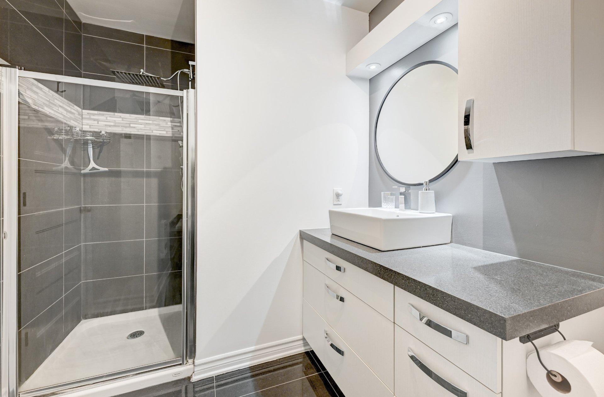 









317


Rue Ste-Catherine

, 404,
Saint-Constant,




QC
J5A0G1

