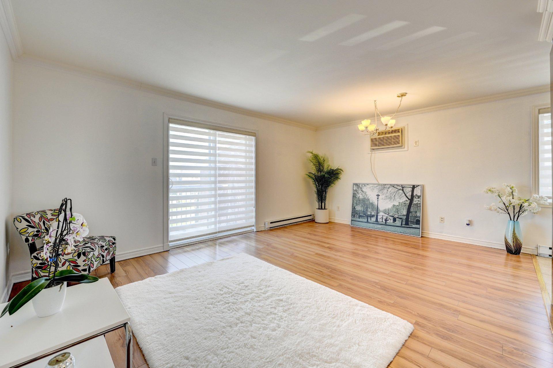 









572


Boul. St-Luc

, 301,
Saint-Jean-sur-Richelieu,




QC
J2W2G6

