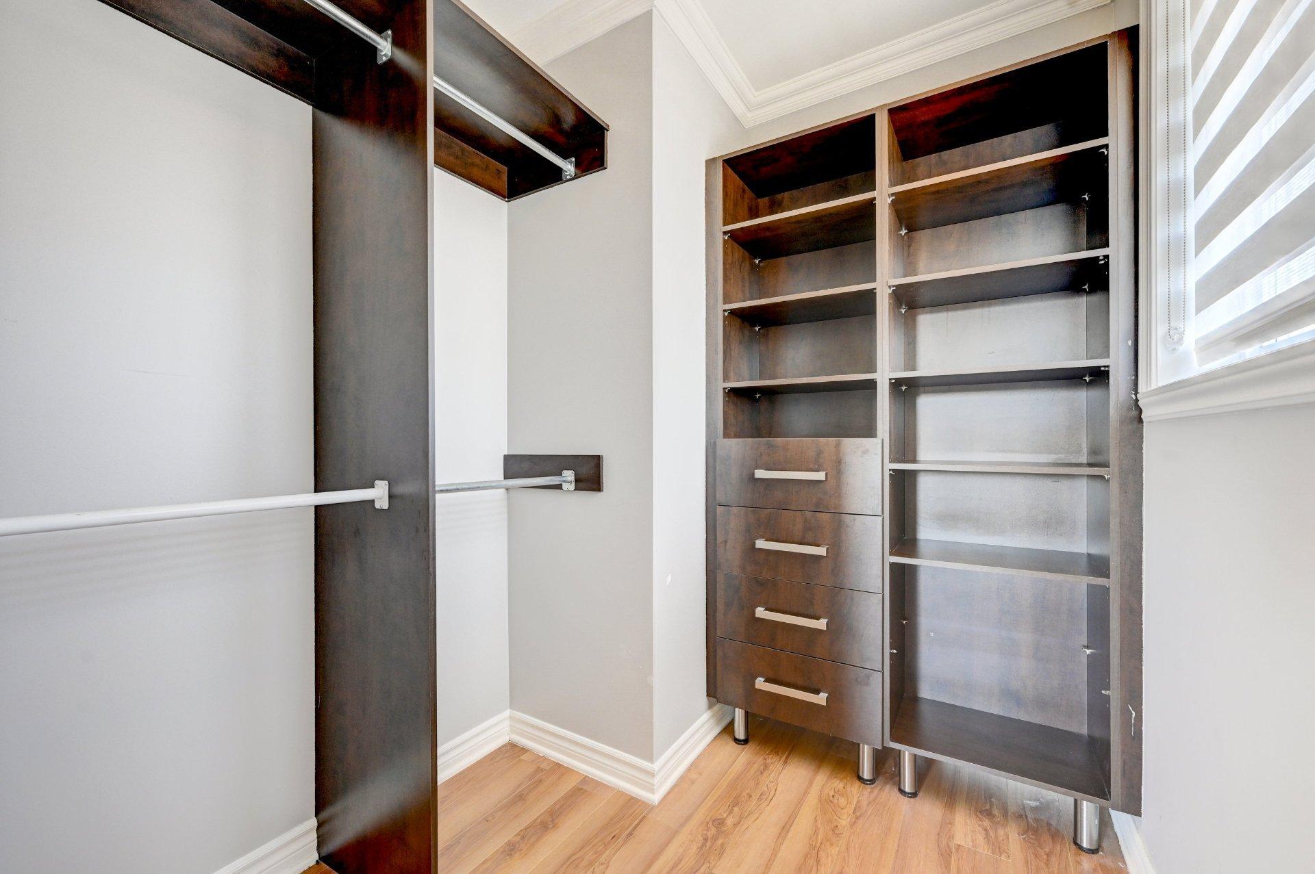 









572


Boul. St-Luc

, 301,
Saint-Jean-sur-Richelieu,




QC
J2W2G6

